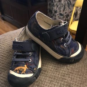 Toddler Dinosaur Keen sneakers. Size 8.